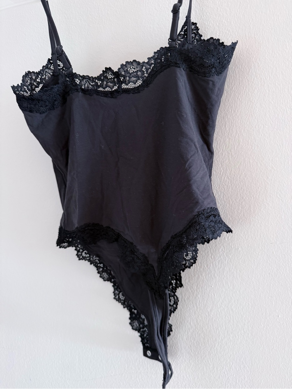 SKIMS Black/Onyx Fits Everybody Lace Cami Bodysuit - Picture 5 of 8